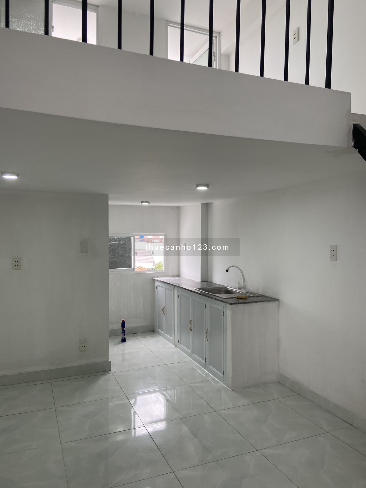 Cho thuê căn hộ chung cư có gác cao 1 m8 giá rẻCó thang máy và hầm giữ xe Tiện ích xung quanh