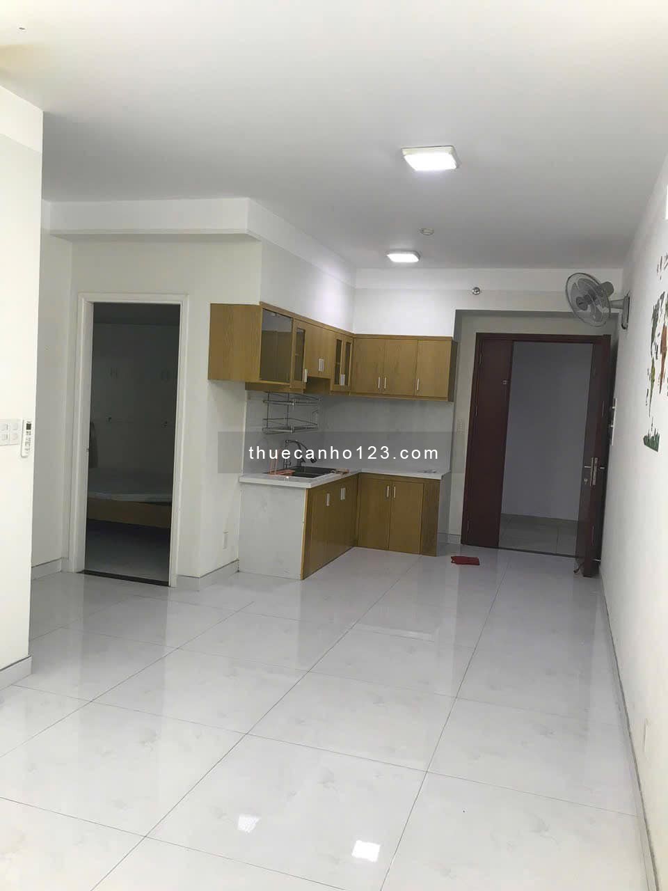 Cho thuê chung cư Carillon Hoàng Hoa Thám quận Tân Bình. 85m 2pn2wc nhà trống 0932834569