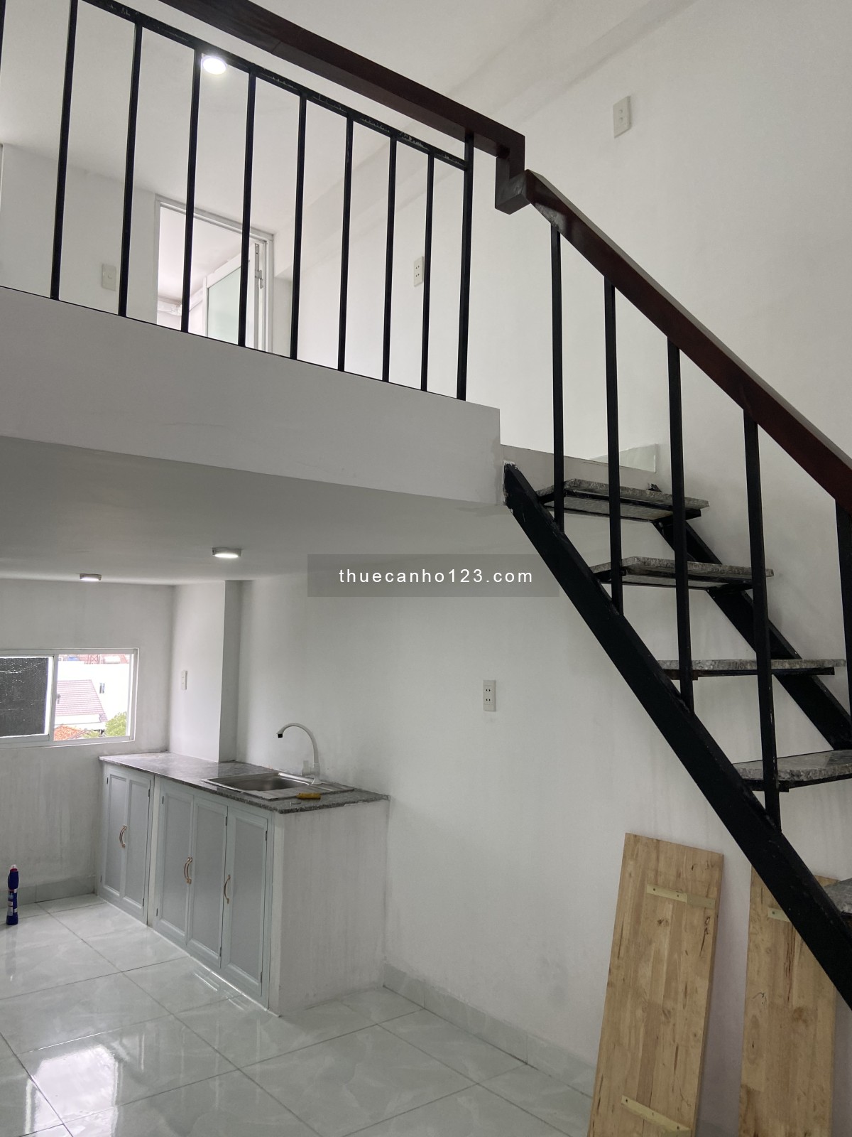 Cho thuê căn hộ chung cư có gác cao 1 m8 giá rẻCó thang máy và hầm giữ xe Tiện ích xung quanh
