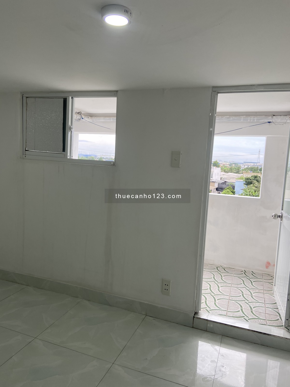 Cho thuê căn hộ chung cư có gác cao 1 m8 giá rẻCó thang máy và hầm giữ xe Tiện ích xung quanh