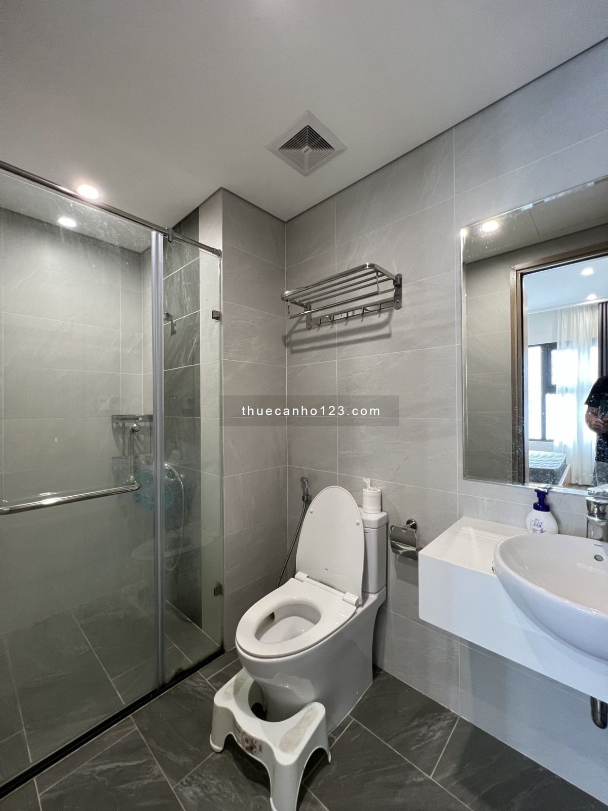 Thuê căn 2 phòng ngủ đầy đủ nội thất tại The Sakura, Vinhomes Smart City, Tây Mỗ