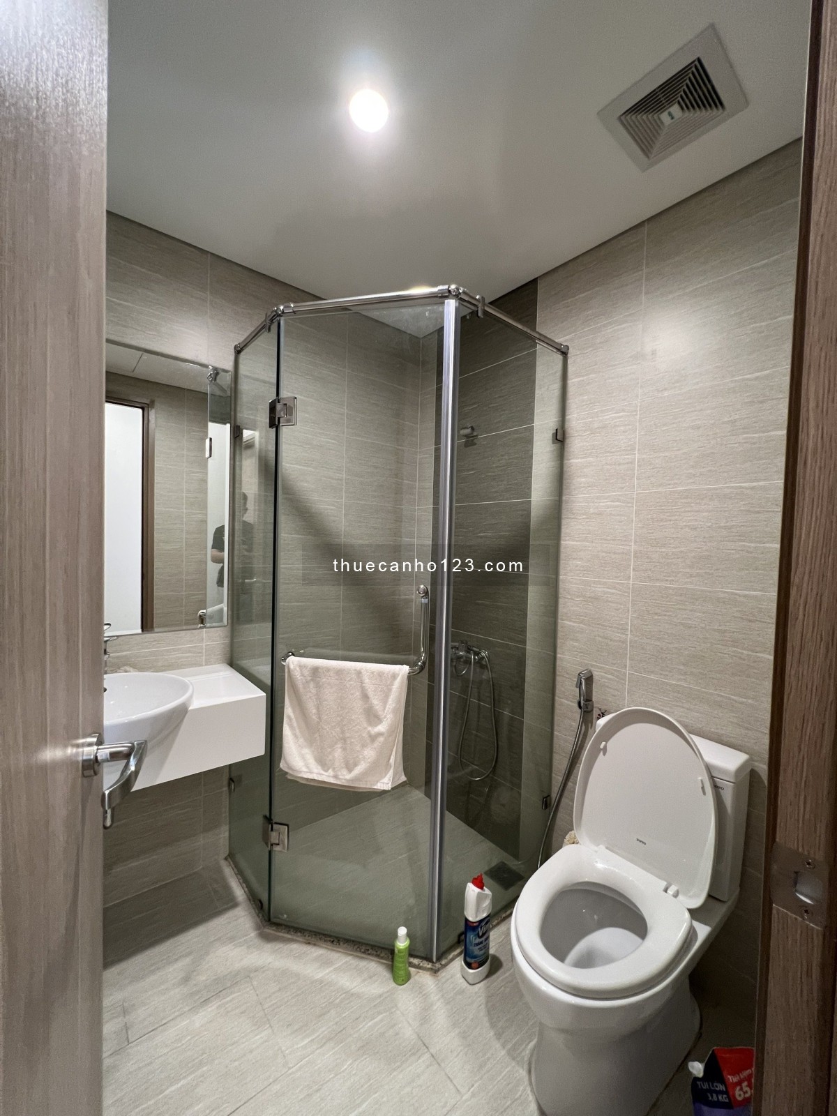 Thuê căn 2 phòng ngủ đầy đủ nội thất tại The Sakura, Vinhomes Smart City, Tây Mỗ