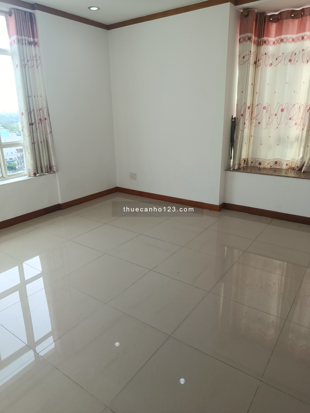 Cho thuê căn hộ - 3PN -3WC, DT: 12m² - Phú hoàng anh – Giá chỉ 11 triệu/tháng