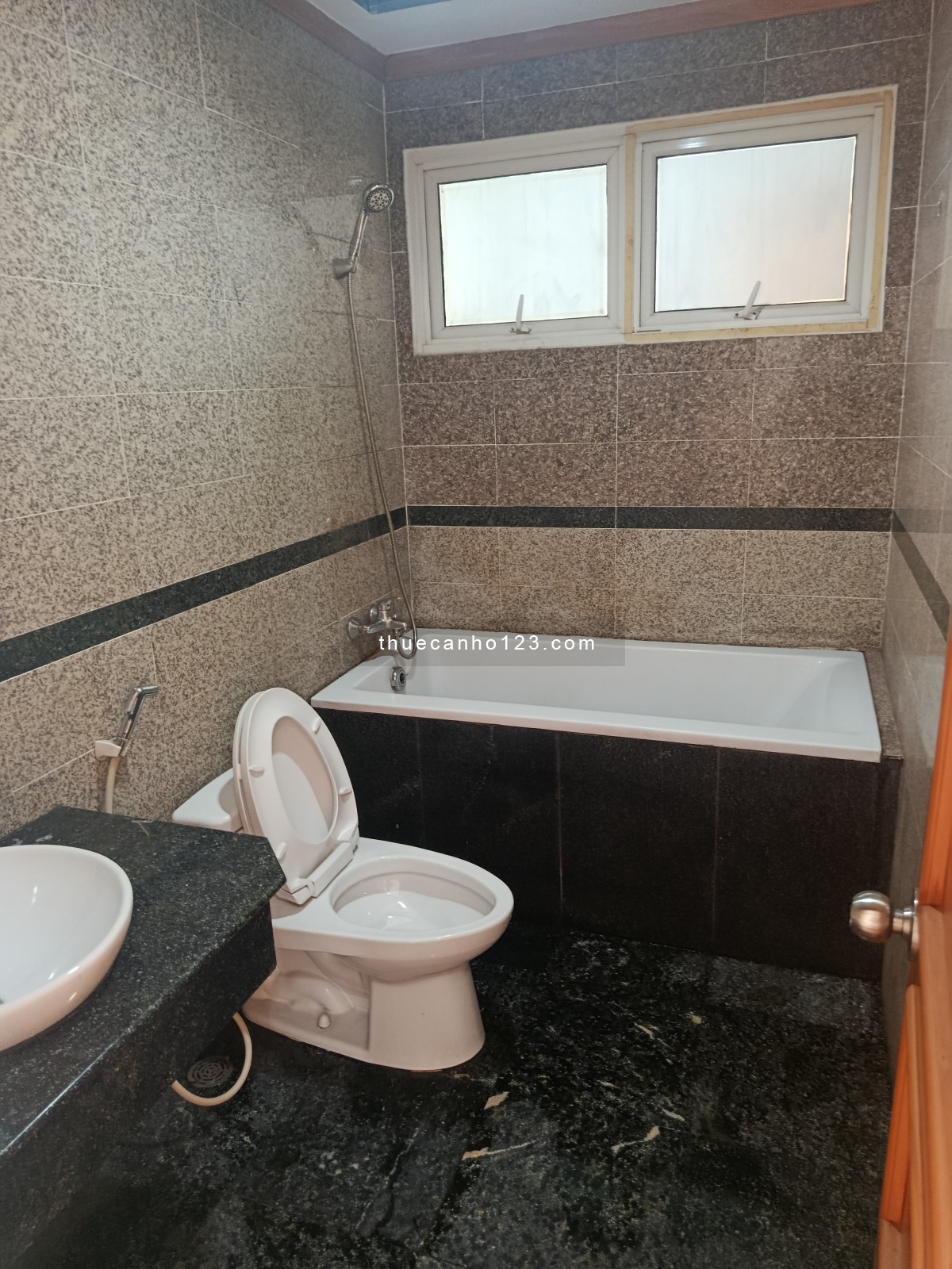 Cho thuê căn hộ - 3PN -3WC, DT: 12m² - Phú hoàng anh – Giá chỉ 11 triệu/tháng