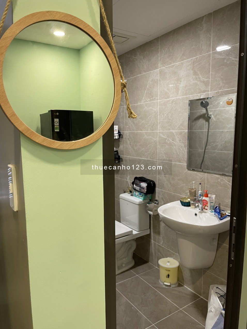 Cho thuê căn hộ Park Legend 1PN/1WC Nội Thất Y Hình 11Tr Vào Ở Ngay Tel 0846616468 Quang Tèo 24/7