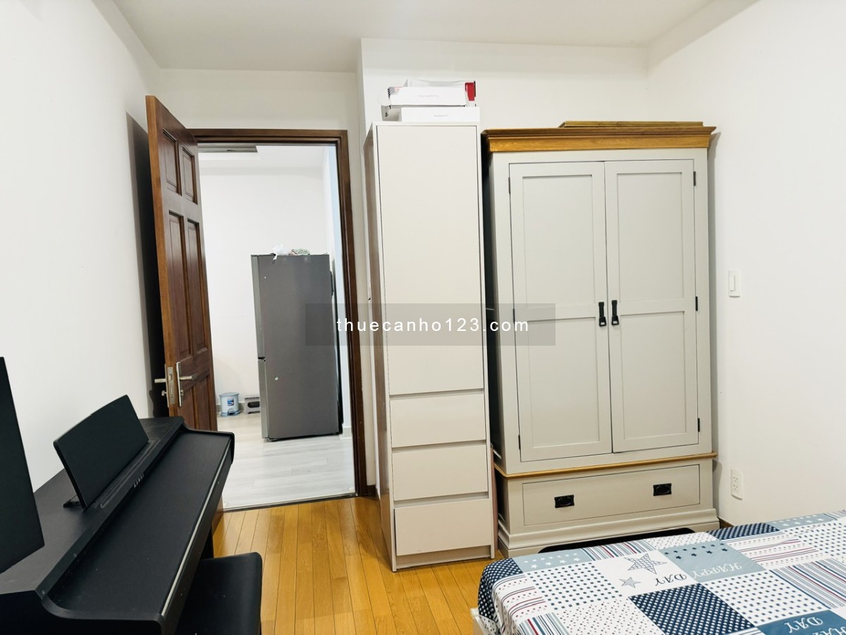 Cần cho thuê gấp căn hộ 2PN-2WC-74m2 full nội thất chung cư Sky Center giá chỉ 16tr/th, ở ngay