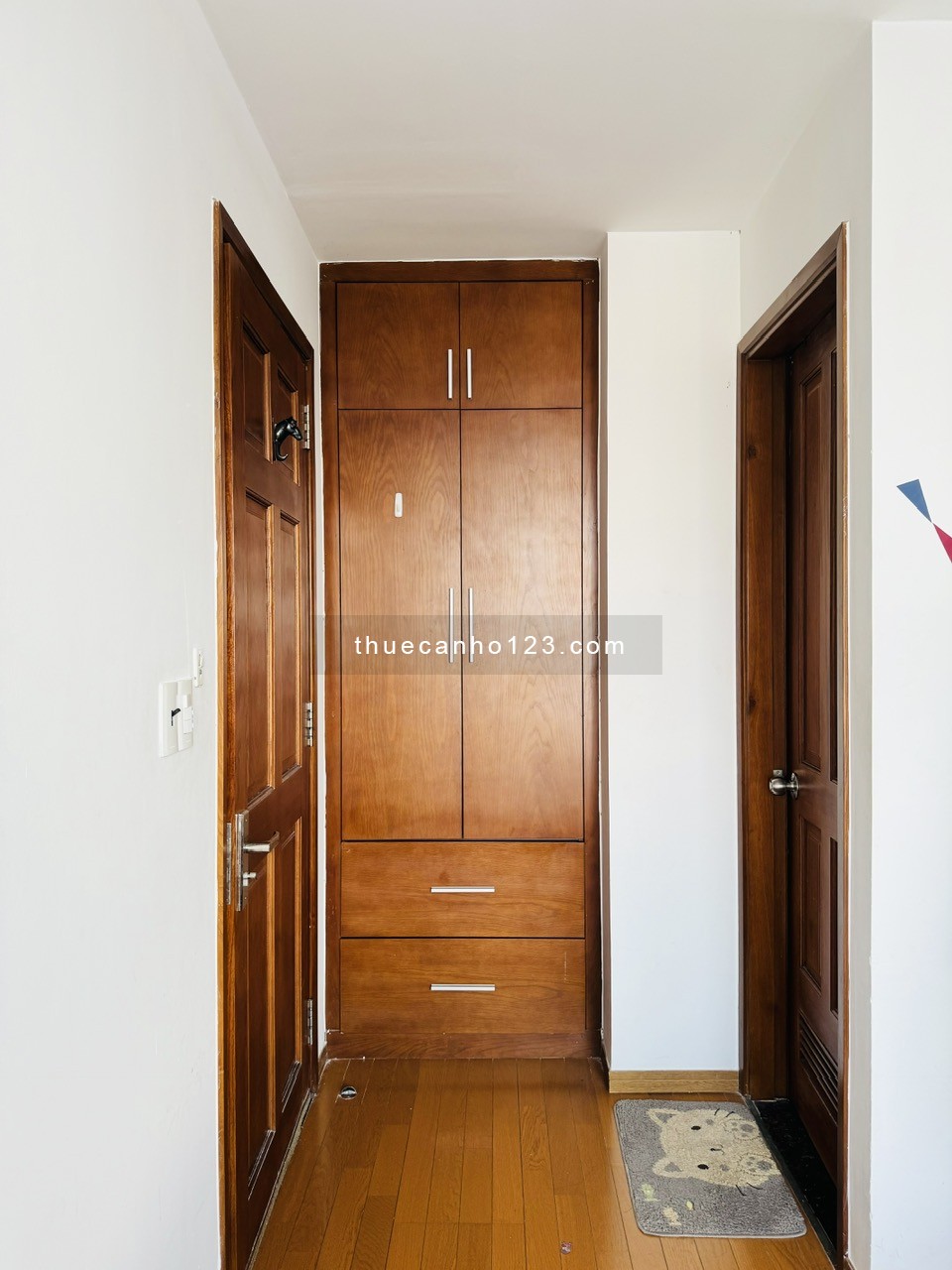 Cần cho thuê gấp căn hộ 2PN-2WC-74m2 full nội thất chung cư Sky Center giá chỉ 16tr/th, ở ngay