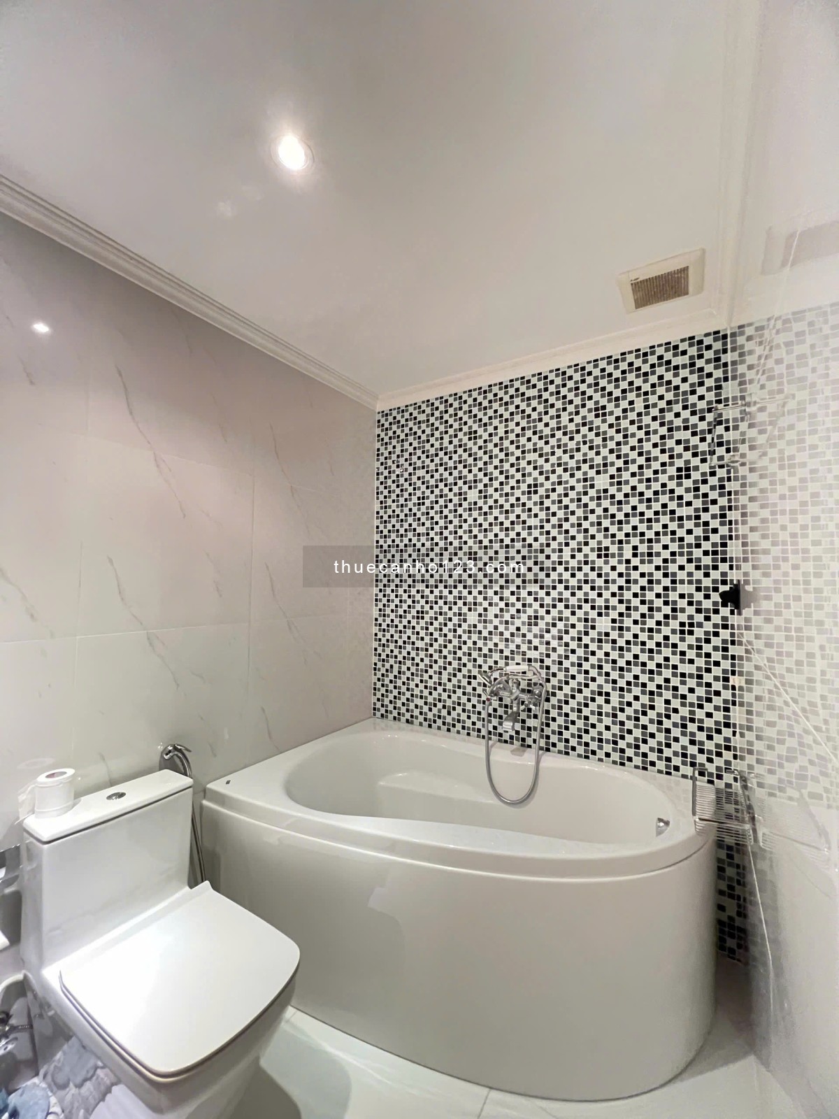 Cho Thuê Căn Hộ 2 Phòng Ngủ LEMAN LUXURY TRUNG TÂM QUẬN 3, Đầy Đủ Tiện Nghi, LH 0906.887.586 Quân