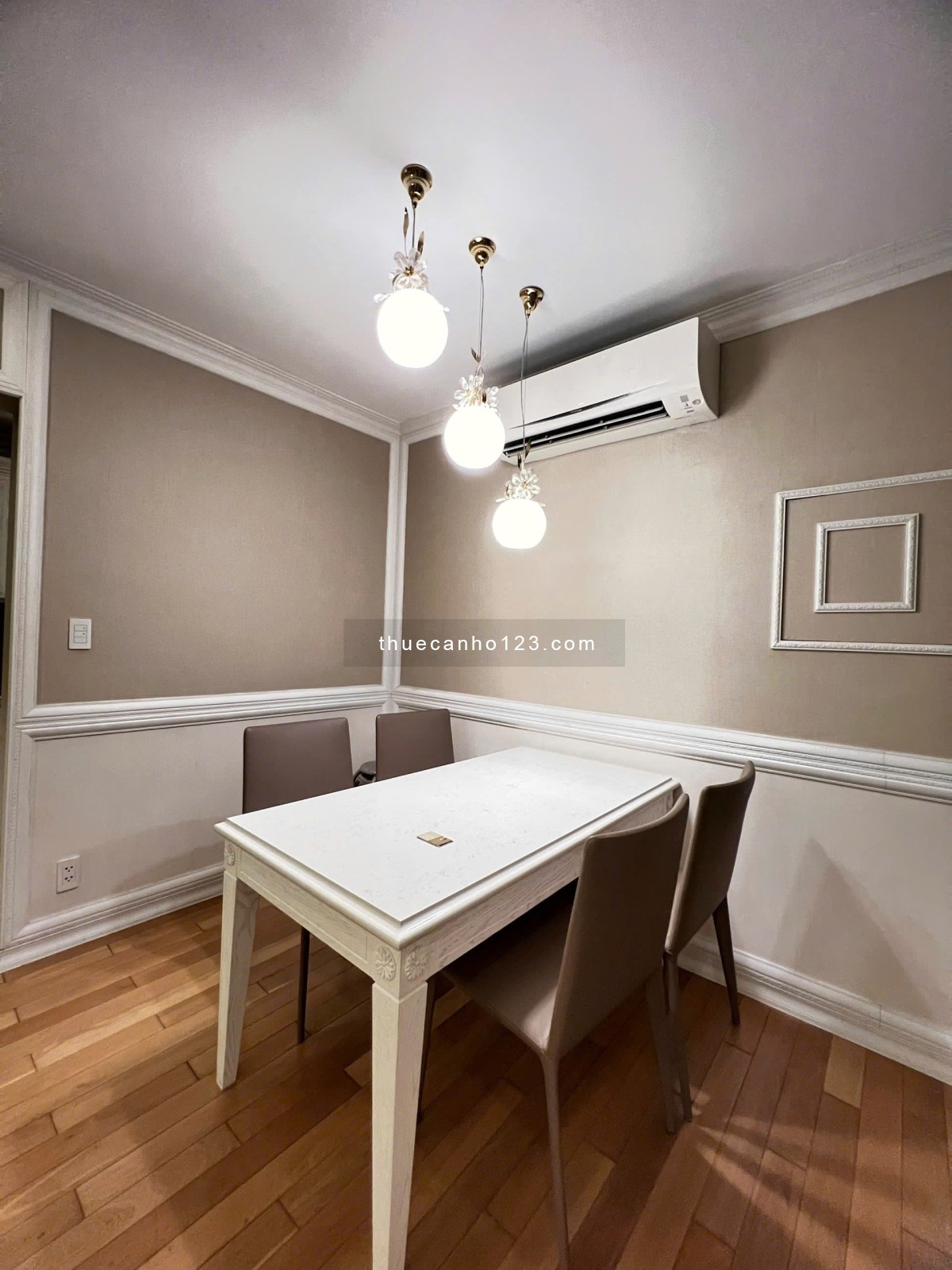 Cho Thuê Căn Hộ 2 Phòng Ngủ LEMAN LUXURY TRUNG TÂM QUẬN 3, Đầy Đủ Tiện Nghi, LH 0906.887.586 Quân