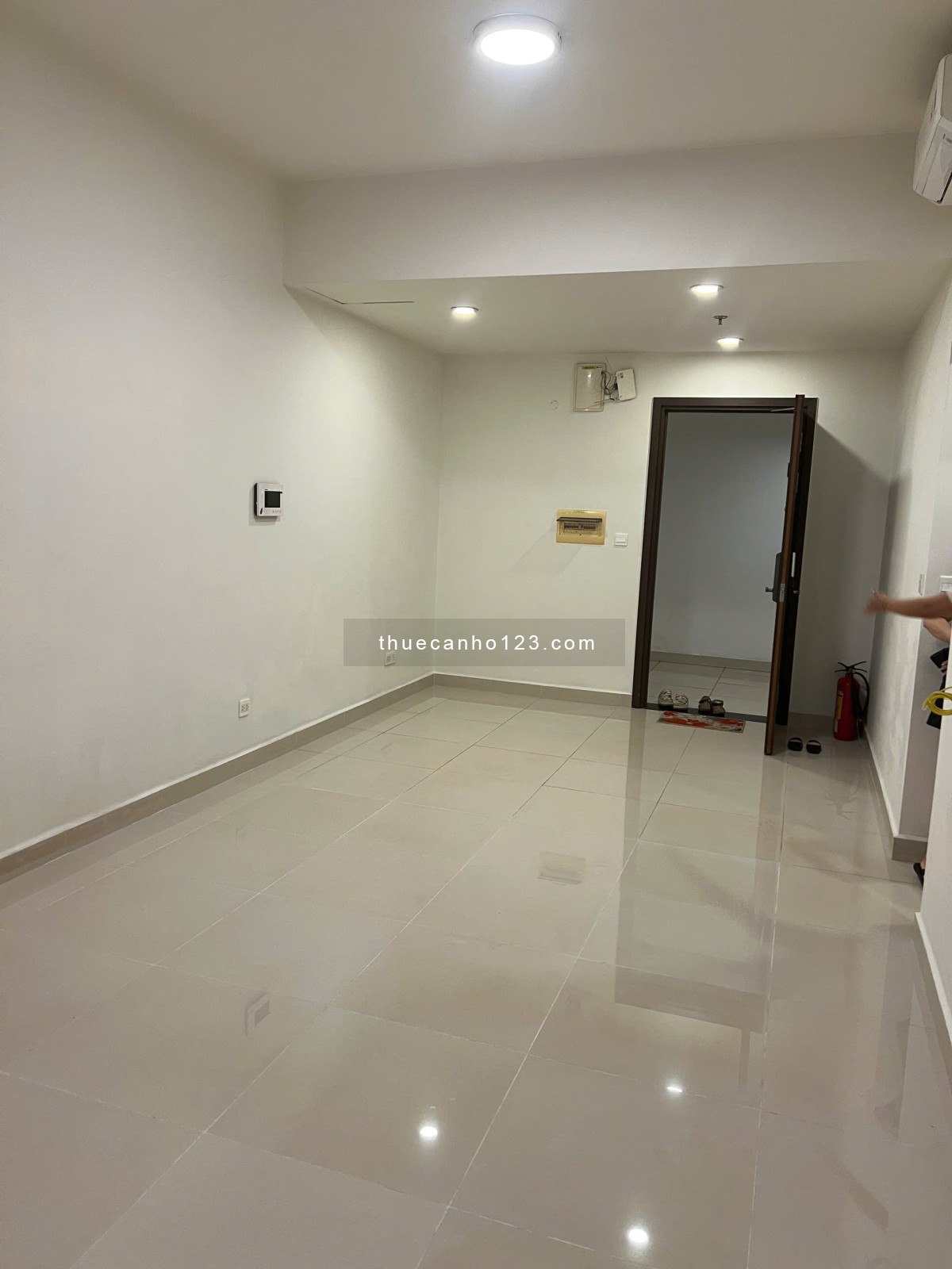 Cho thuê căn hộ Newton Residence 41 m2 nội thất cơ bản giá 11 tr