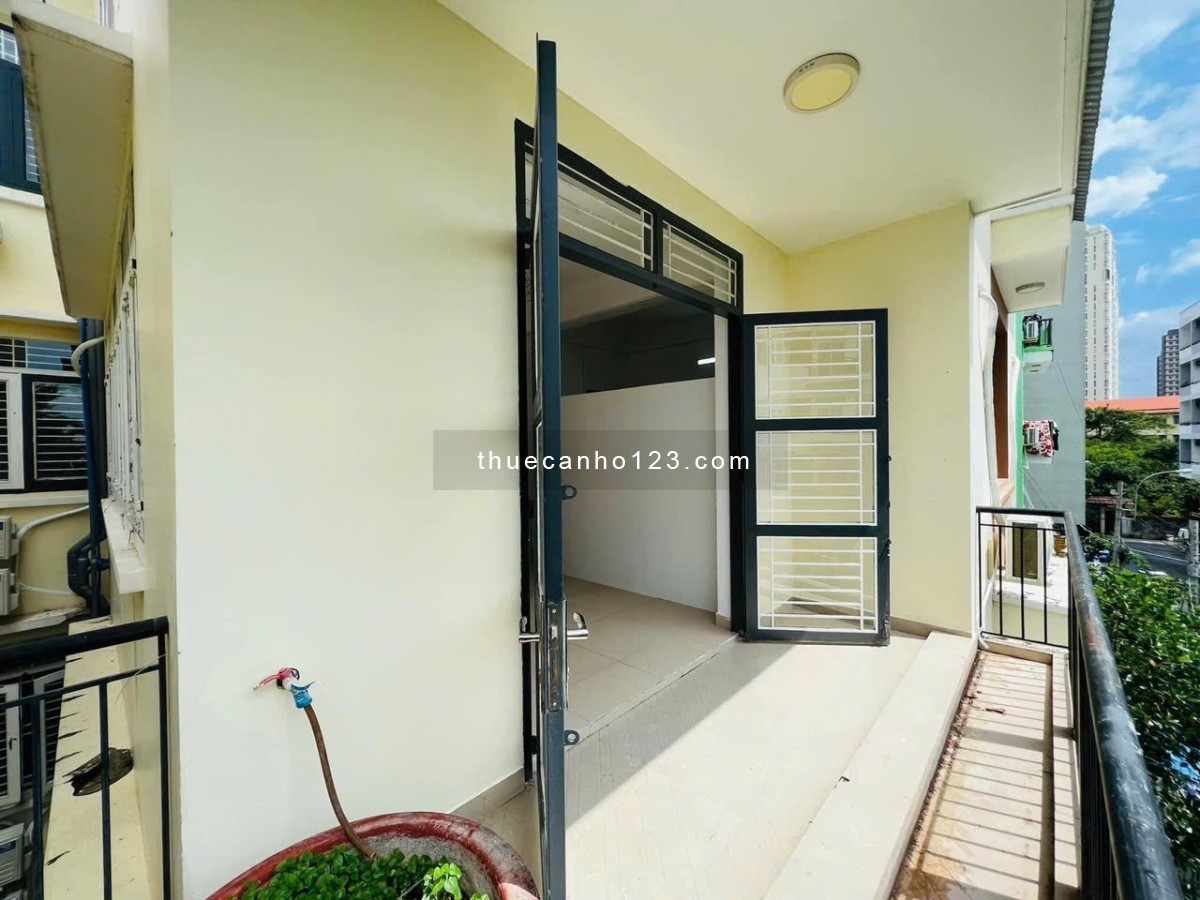 Cho thuê căn hộ studio bancong tách bếp ngay Lý Phục Man Q7