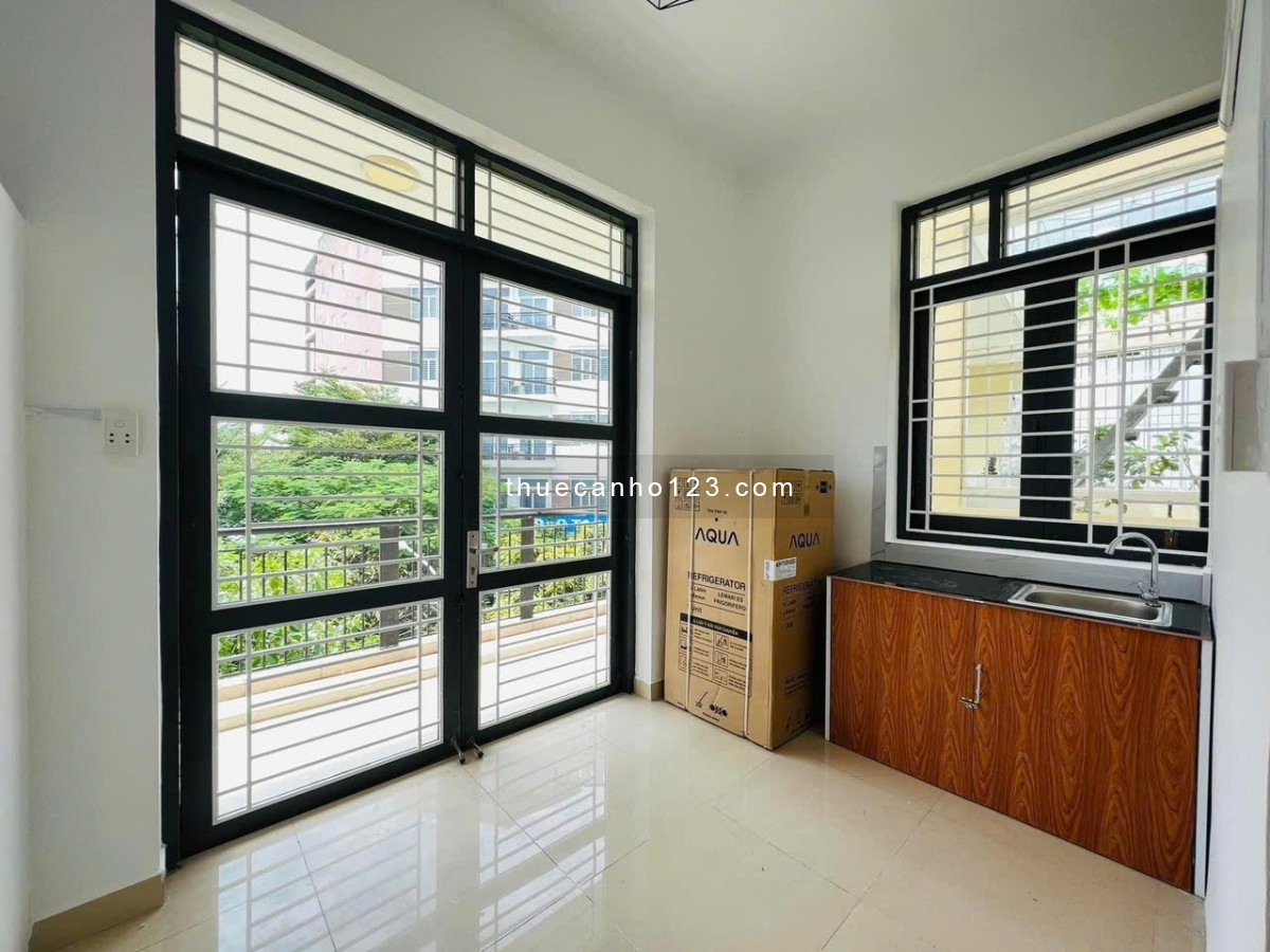 Cho thuê căn hộ studio bancong tách bếp ngay Lý Phục Man Q7