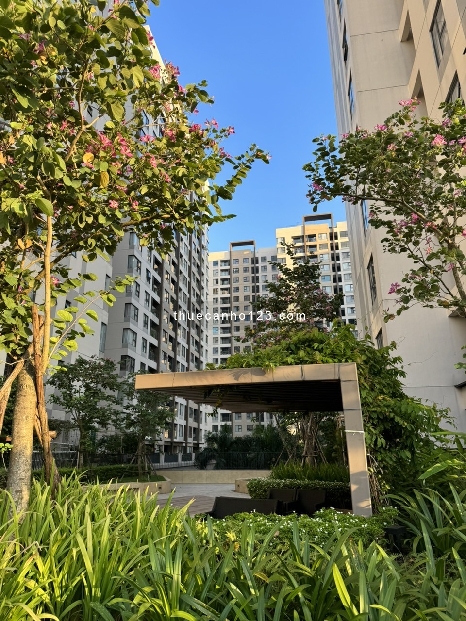 Cho thuê căn hộ Akari 2PN 2VS có bancol full nội thất cao cấp giá 12 triệu/tháng nhận nhà cuối tháng