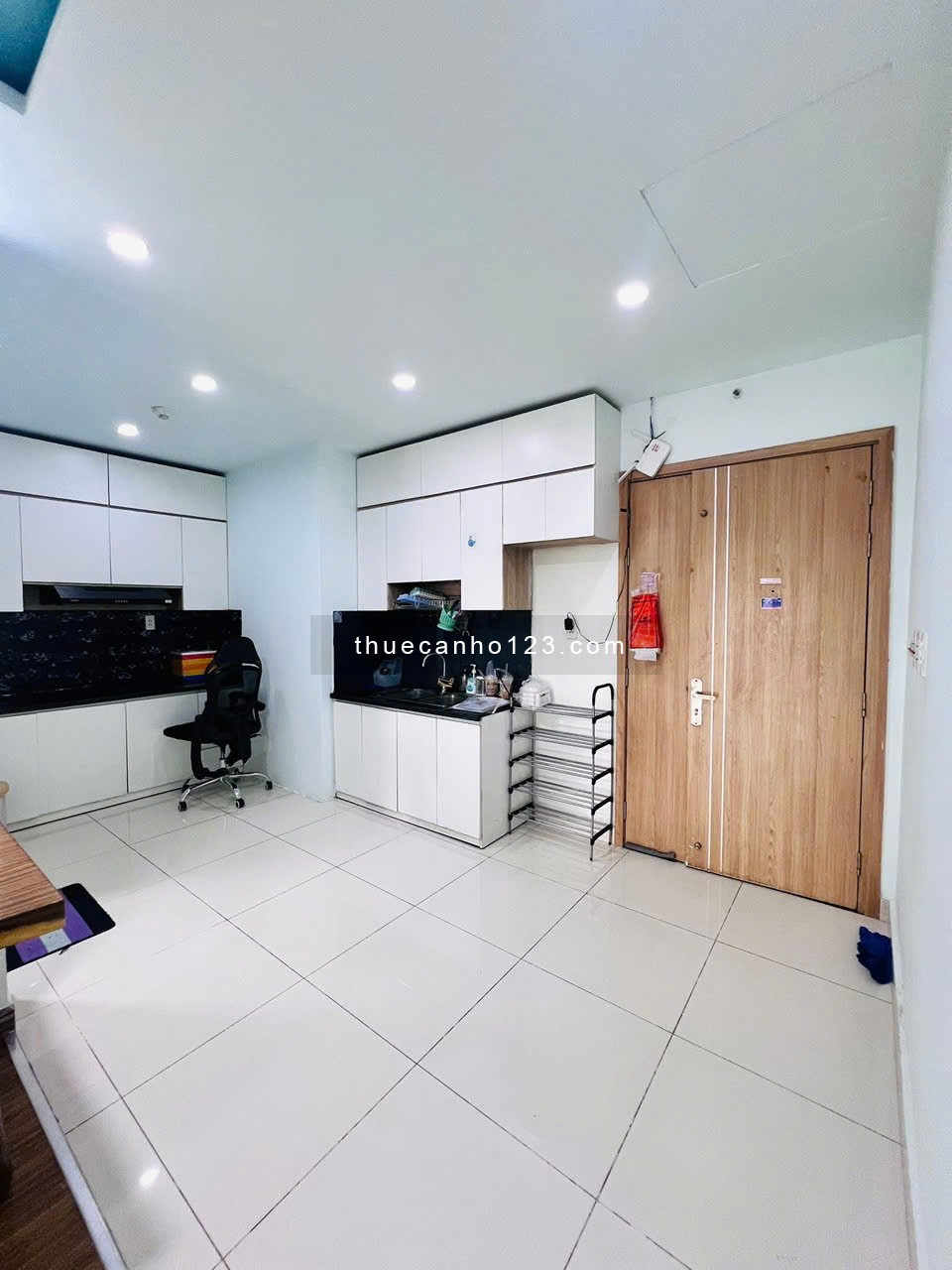 Chung cư Hoa Sen, Lạc Long Quân, Q11: 70m2, 2pn, 2wc, ban công 10tr