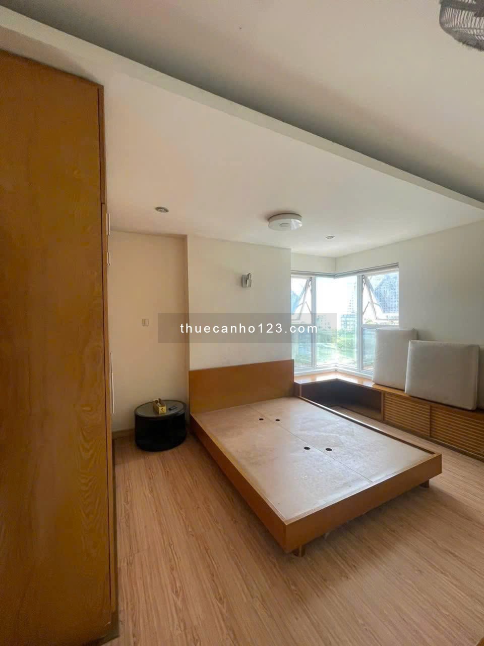 Chung cư Hoa Sen, Lạc Long Quân,Q11: 77m2, 2p ngủ, full NT,10tr