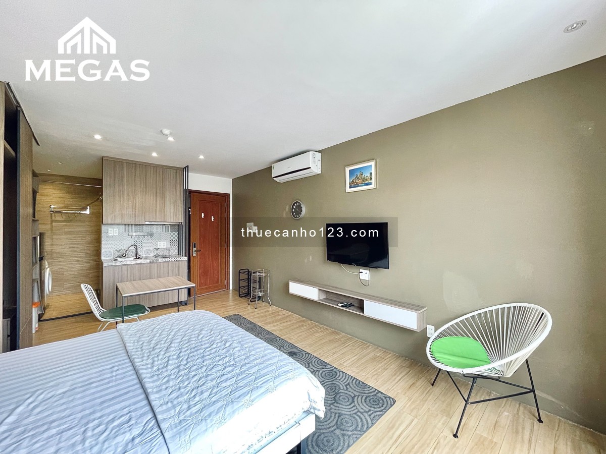 Cho thuê căn hộ ban công full nội thất ngay Cách Mạng Tháng Tám - Công viên Lê Thị Riêng