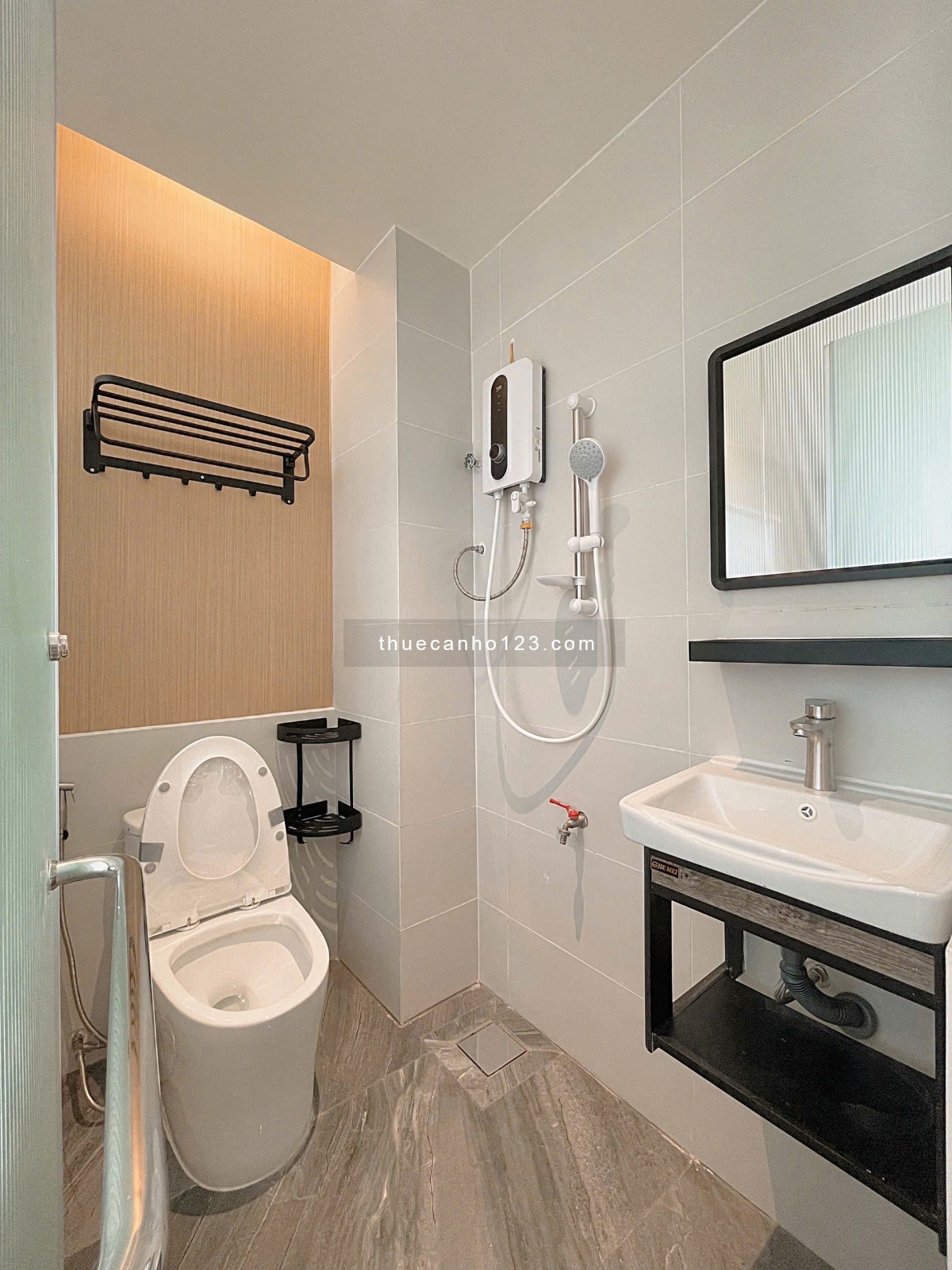 Căn Hộ Ban Công Rộng Thoáng - chỉ 6Tr3 - Khu Trung Tâm - view Thành Phố - Chỉ 1 phòng