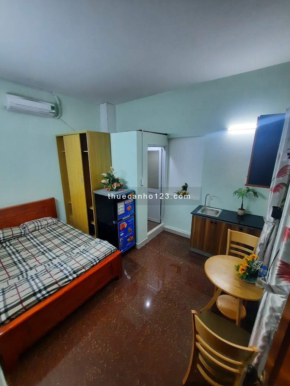 Căn hộ Full Nội Thất ban công thoáng mát, cạnh chợ Hoàng Hoa Thám, Lotter Cộng Hoà