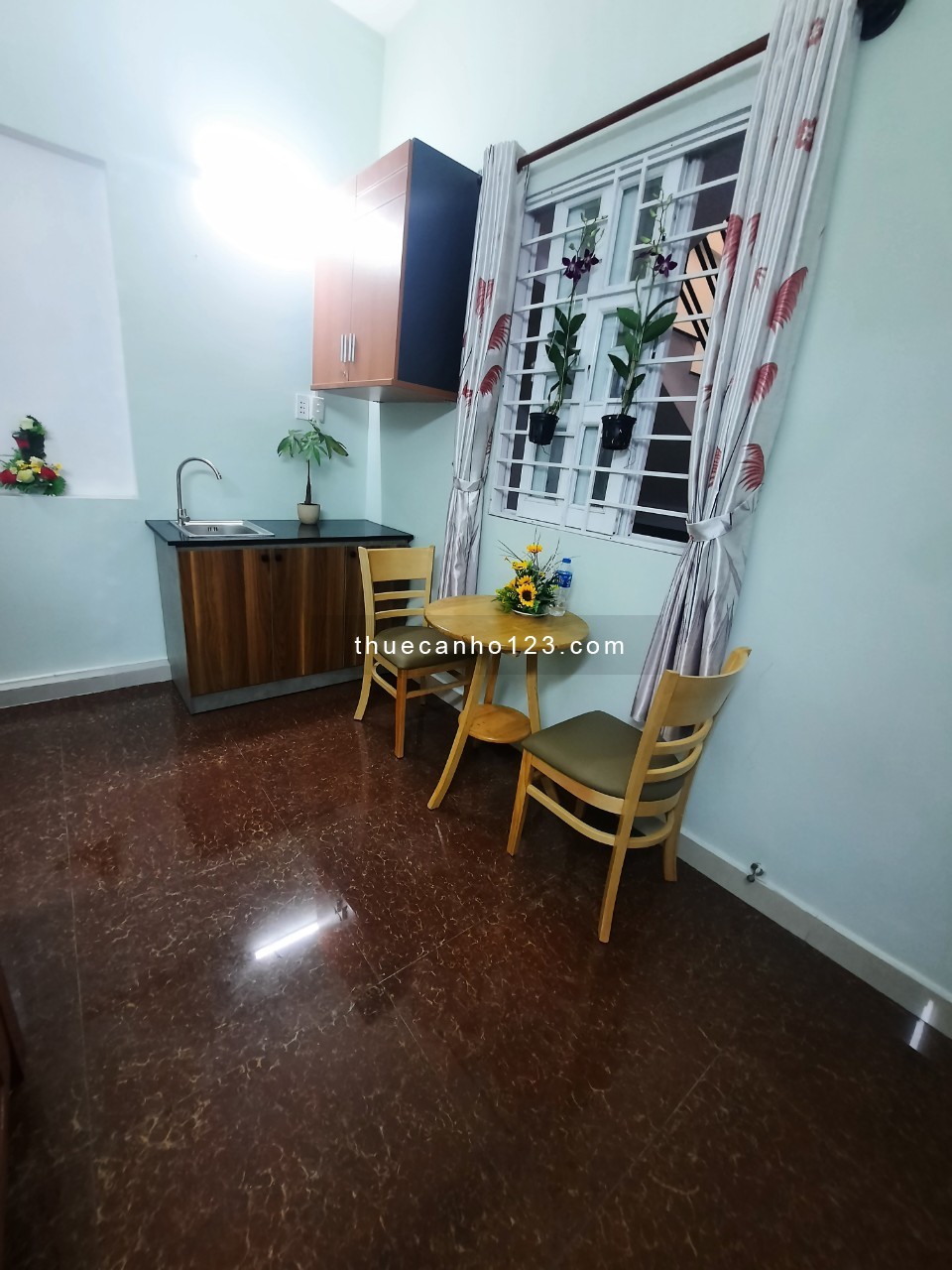 Căn hộ Full Nội Thất ban công thoáng mát, cạnh chợ Hoàng Hoa Thám, Lotter Cộng Hoà