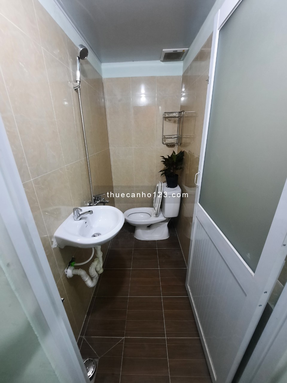 Căn hộ Full Nội Thất ban công thoáng mát, cạnh chợ Hoàng Hoa Thám, Lotter Cộng Hoà