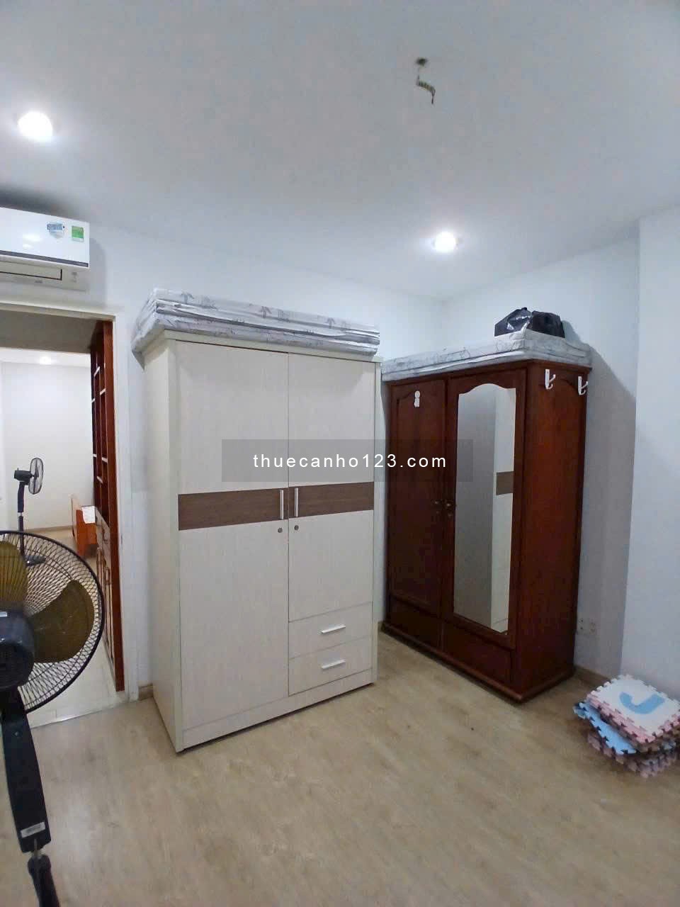 Chung cư Âu Cơ Tower, Âu Cơ, TP: 85m2, 2p ngủ rộng, ban công, 10tr5/th.