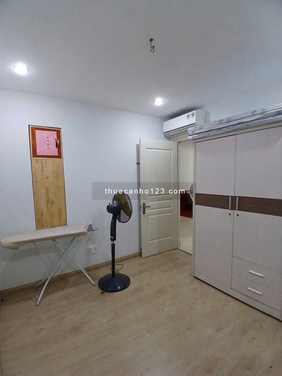 Chung cư Âu Cơ Tower, Âu Cơ, TP: 85m2, 2p ngủ rộng, ban công, 10tr5/th.