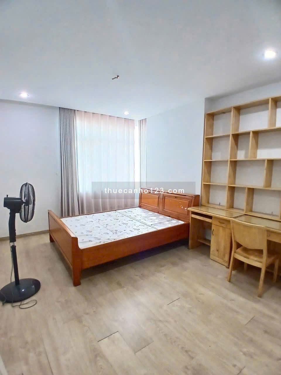 Chung cư Âu Cơ Tower, Âu Cơ, TP: 85m2, 2p ngủ rộng, ban công, 10tr5/th.