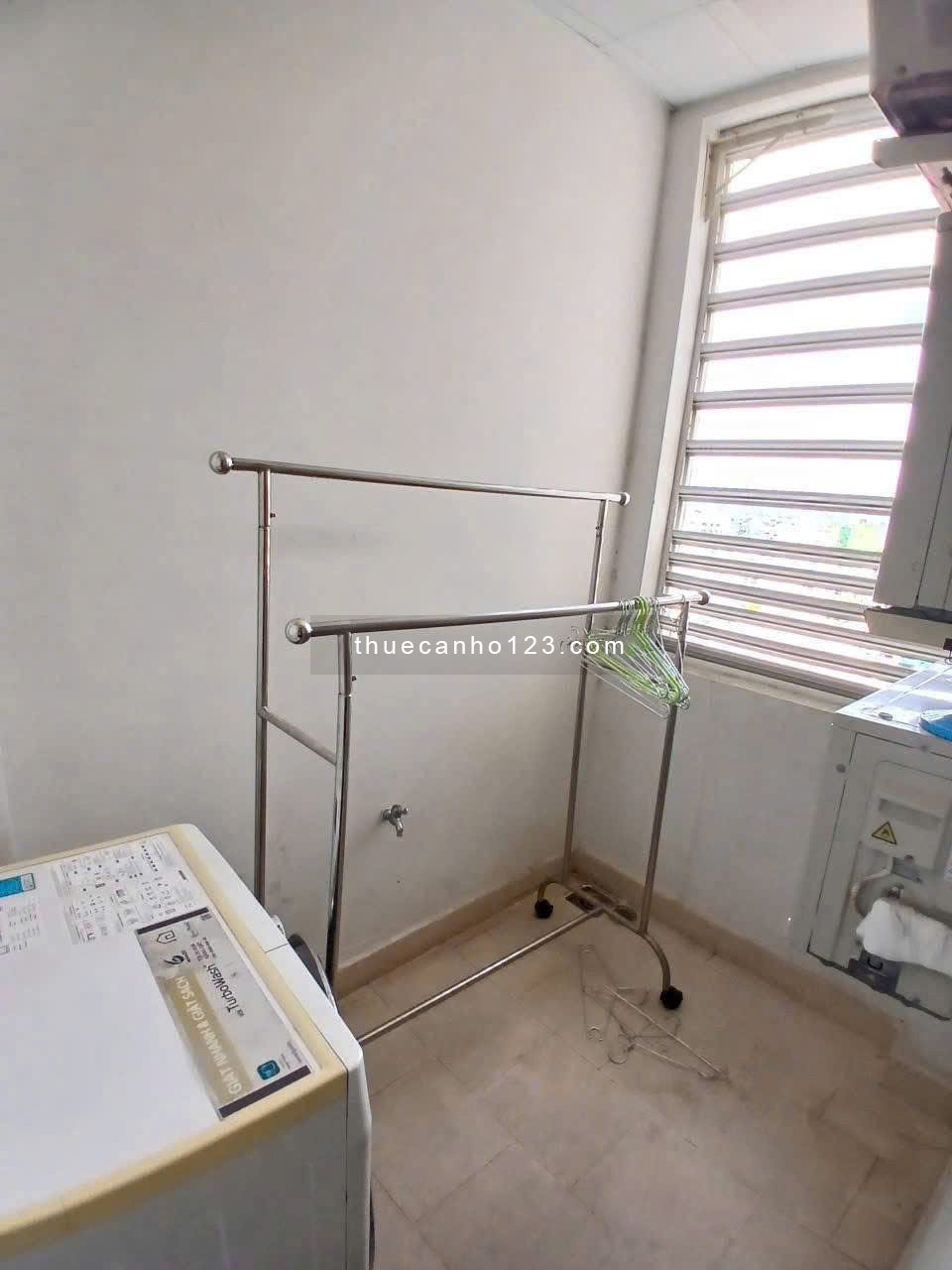 Chung cư Âu Cơ Tower, Âu Cơ, TP: 85m2, 2p ngủ rộng, ban công, 10tr5/th.