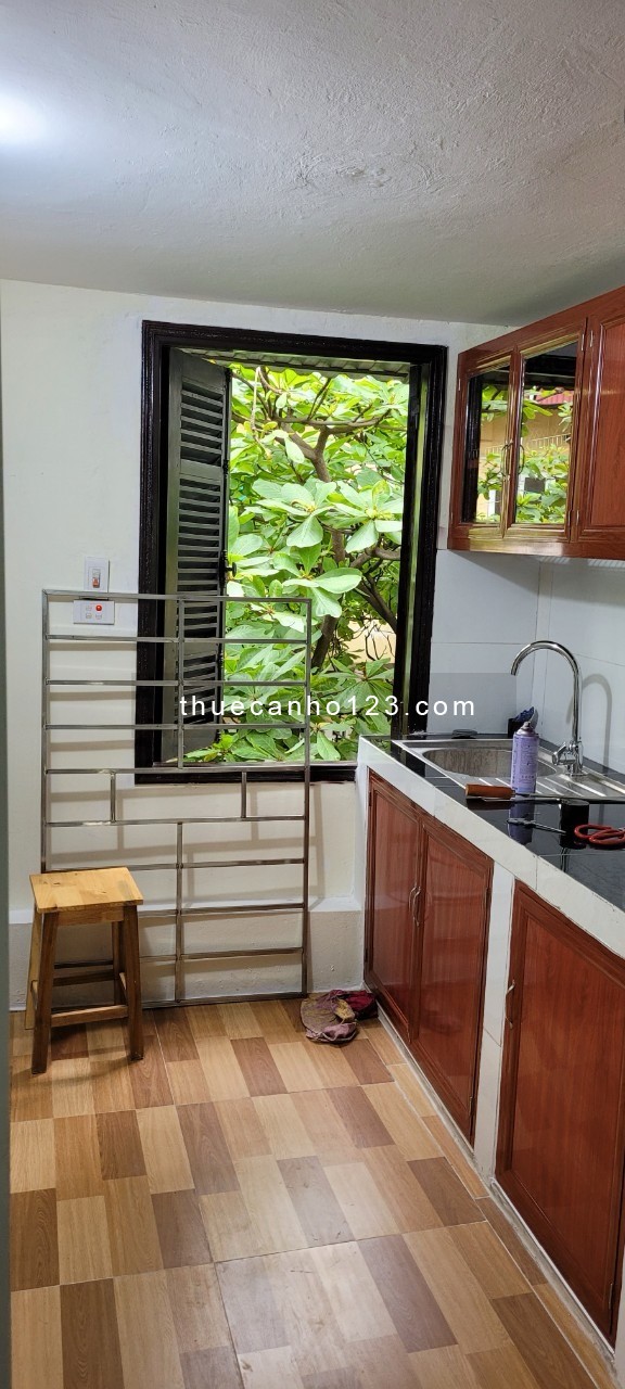 Cho thuê căn hộ 45m2, tầng 4, mặt phố Ngụy Như Kon Tum