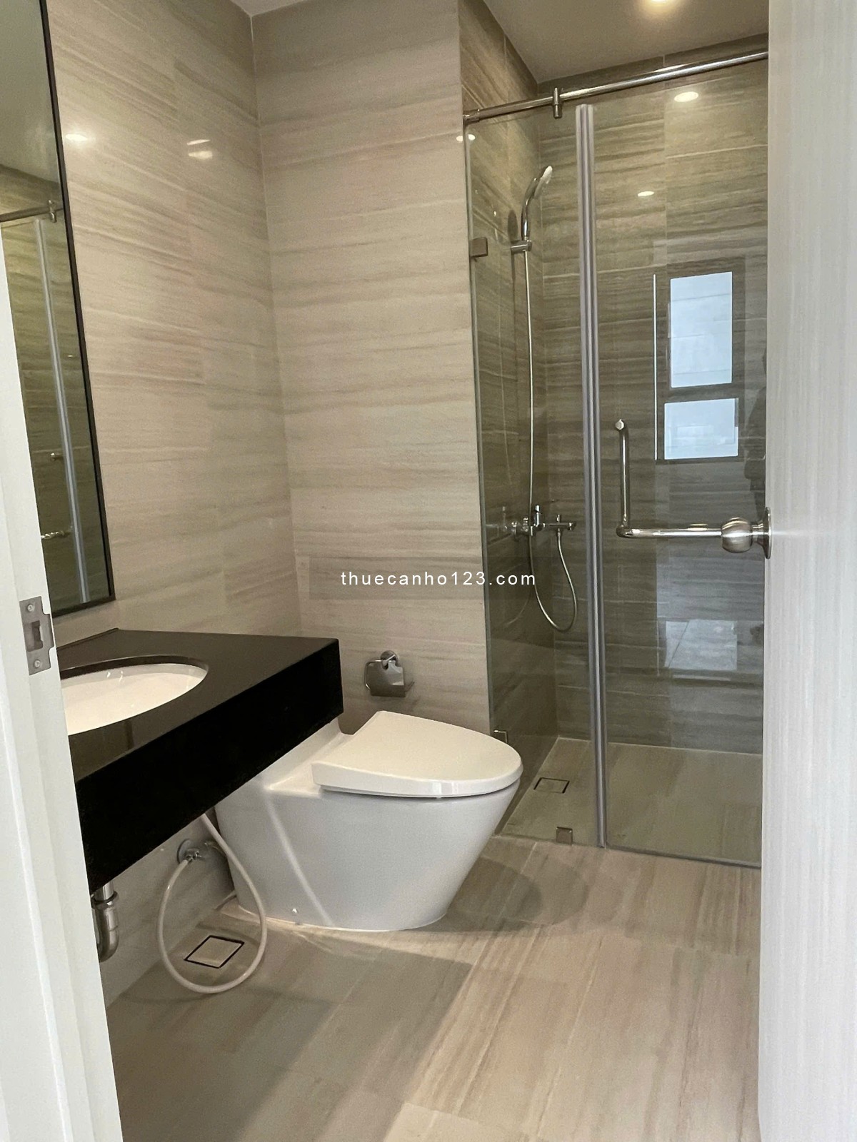 Căn hộ 2 phòng ngủ 1 toilet mới đẹp cho thuê 6tr, ngay AEON, sân Golf