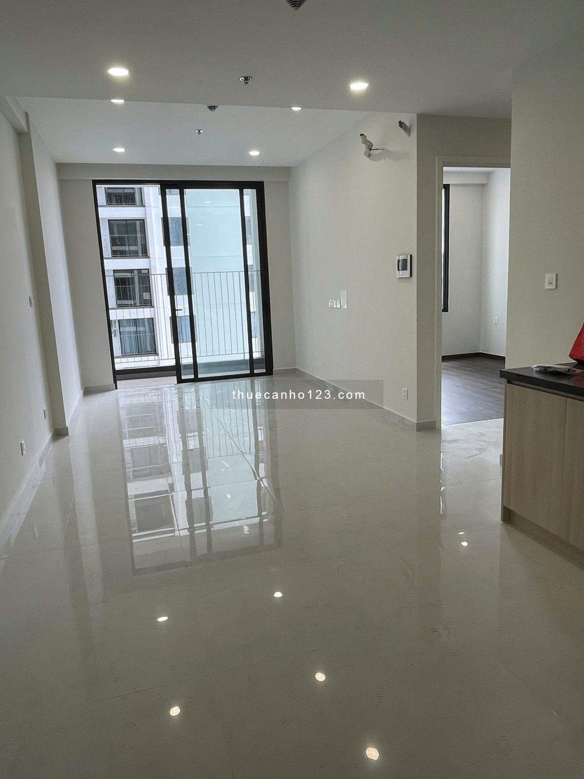 Căn hộ 2 phòng ngủ 1 toilet mới đẹp cho thuê 6tr, ngay AEON, sân Golf