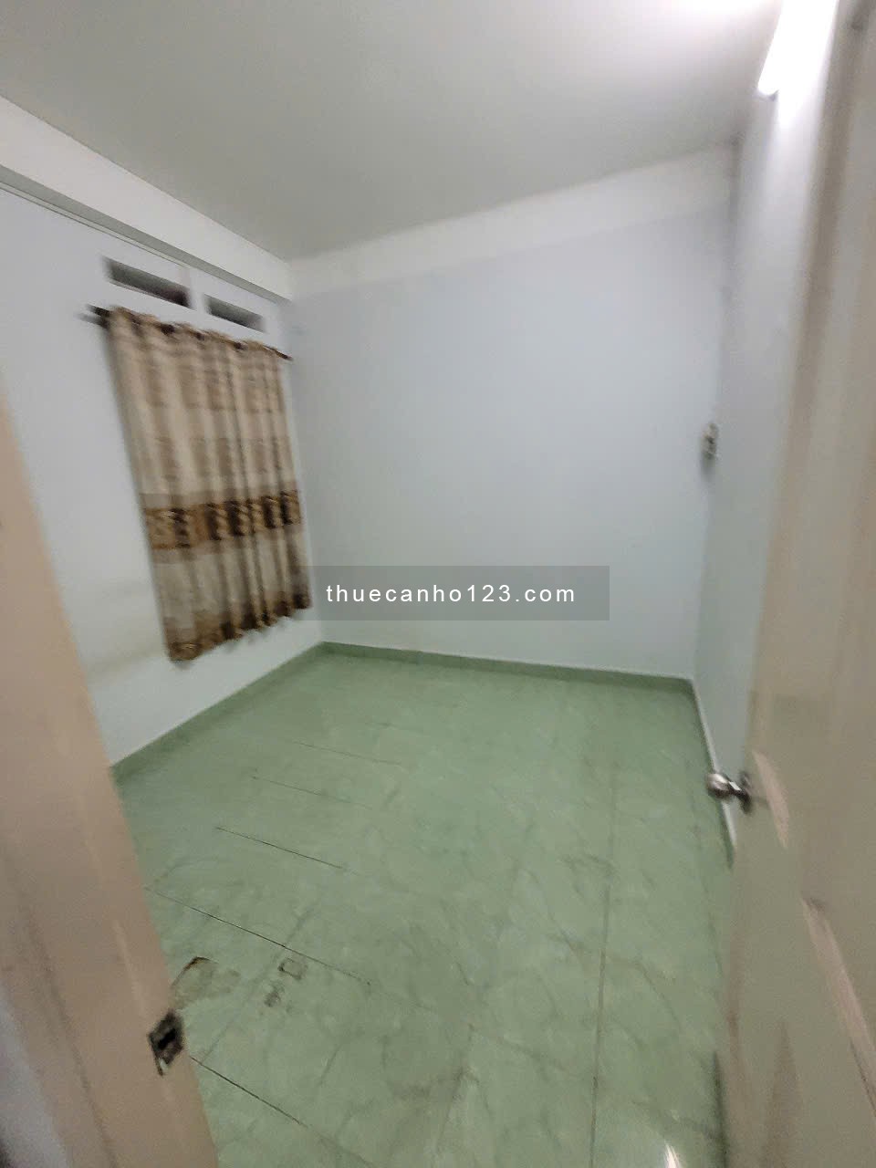 Cho thuê căn hộ Bàu Cát II thang bộ lầu 1, 2 phòng ngủ, giá 7tr3/tháng, nhà sẽ sơn lại mới