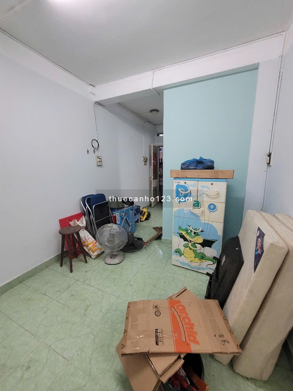 Cho thuê căn hộ Bàu Cát II thang bộ lầu 1, 2 phòng ngủ, giá 7tr3/tháng, nhà sẽ sơn lại mới