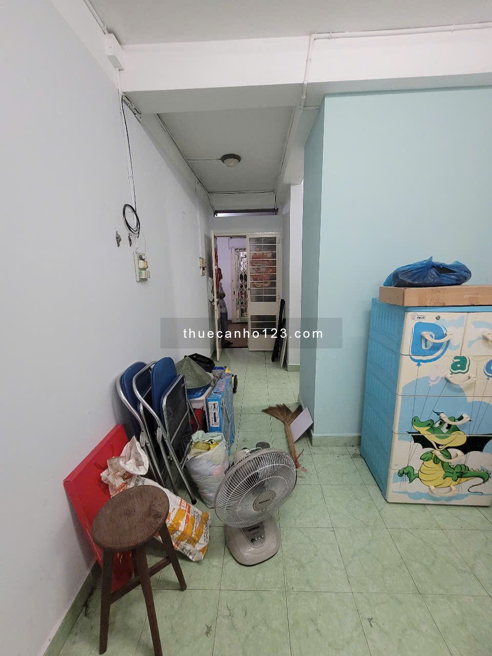 Cho thuê căn hộ Bàu Cát II thang bộ lầu 1, 2 phòng ngủ, giá 7tr3/tháng, nhà sẽ sơn lại mới