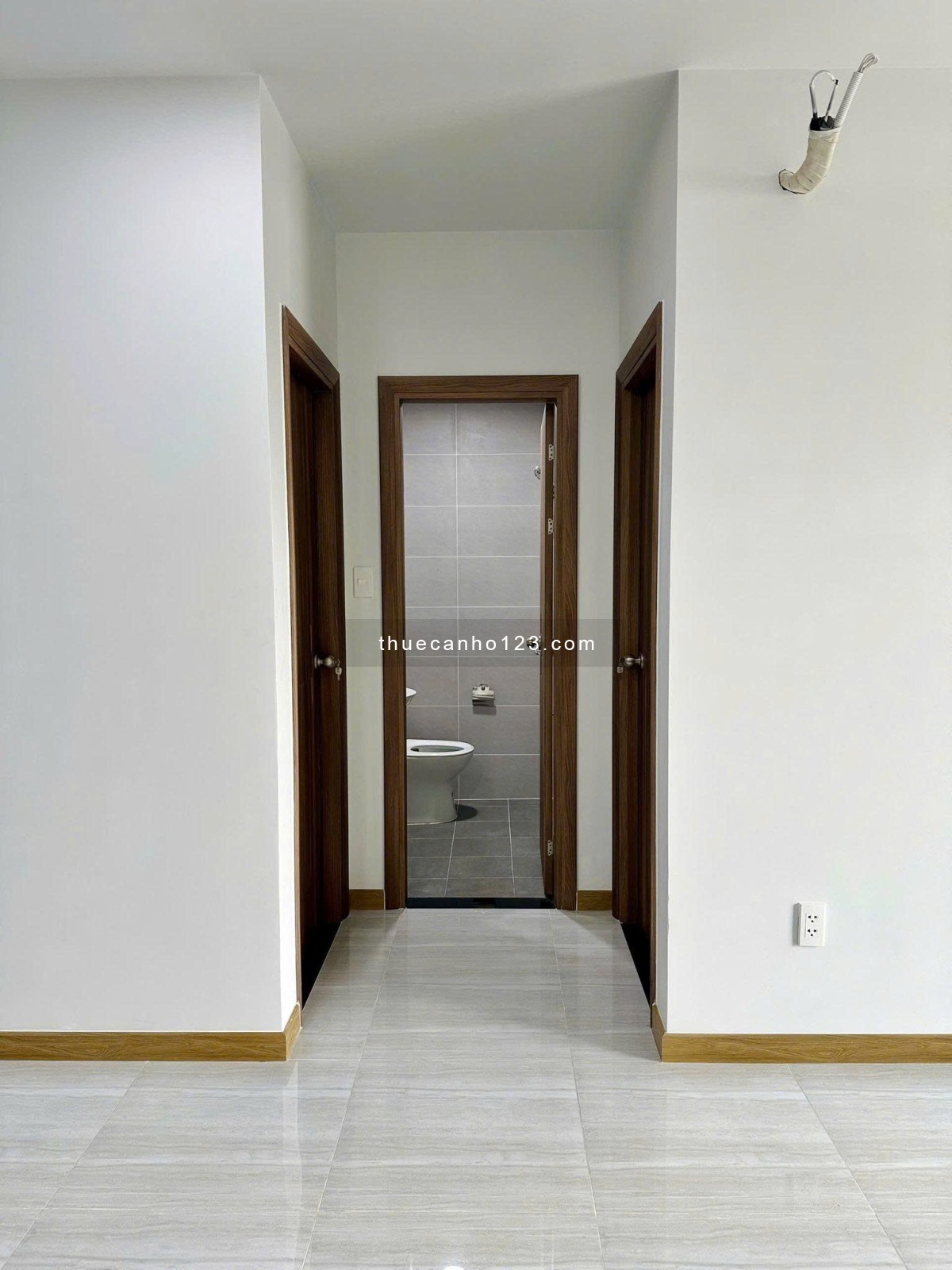 Cao ốc Phú NHuận, Hoàng Minh Giám: 85m2, 2p ngủ, 12,5tr/th