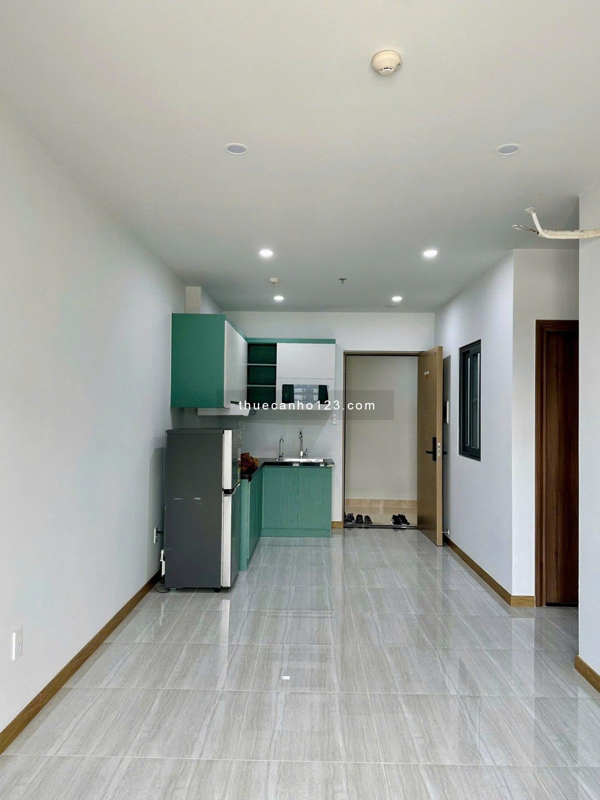 Cao ốc Phú NHuận, Hoàng Minh Giám: 85m2, 2p ngủ, 12,5tr/th