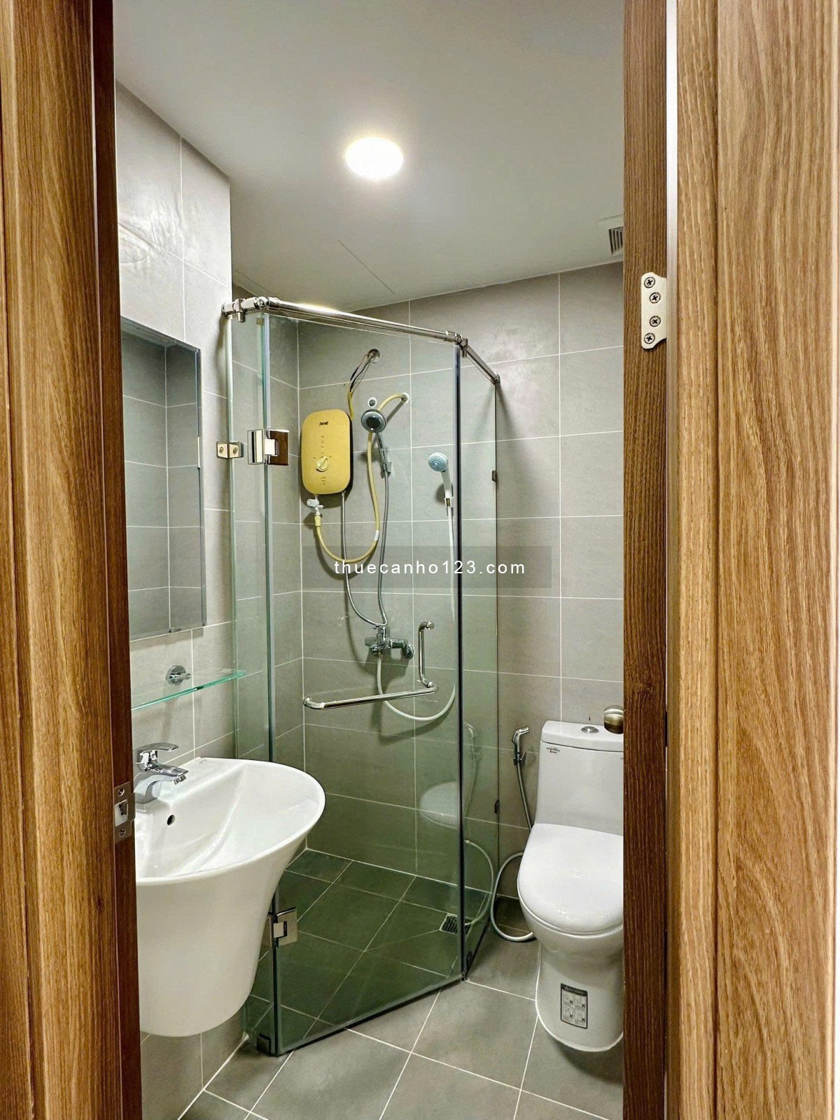 Cao ốc Phú NHuận, Hoàng Minh Giám: 85m2, 2p ngủ, 12,5tr/th