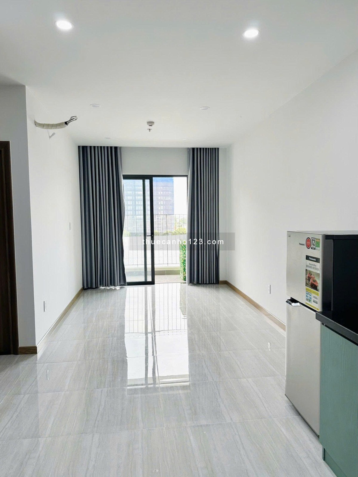 Cao ốc Phú NHuận, Hoàng Minh Giám: 85m2, 2p ngủ, 12,5tr/th