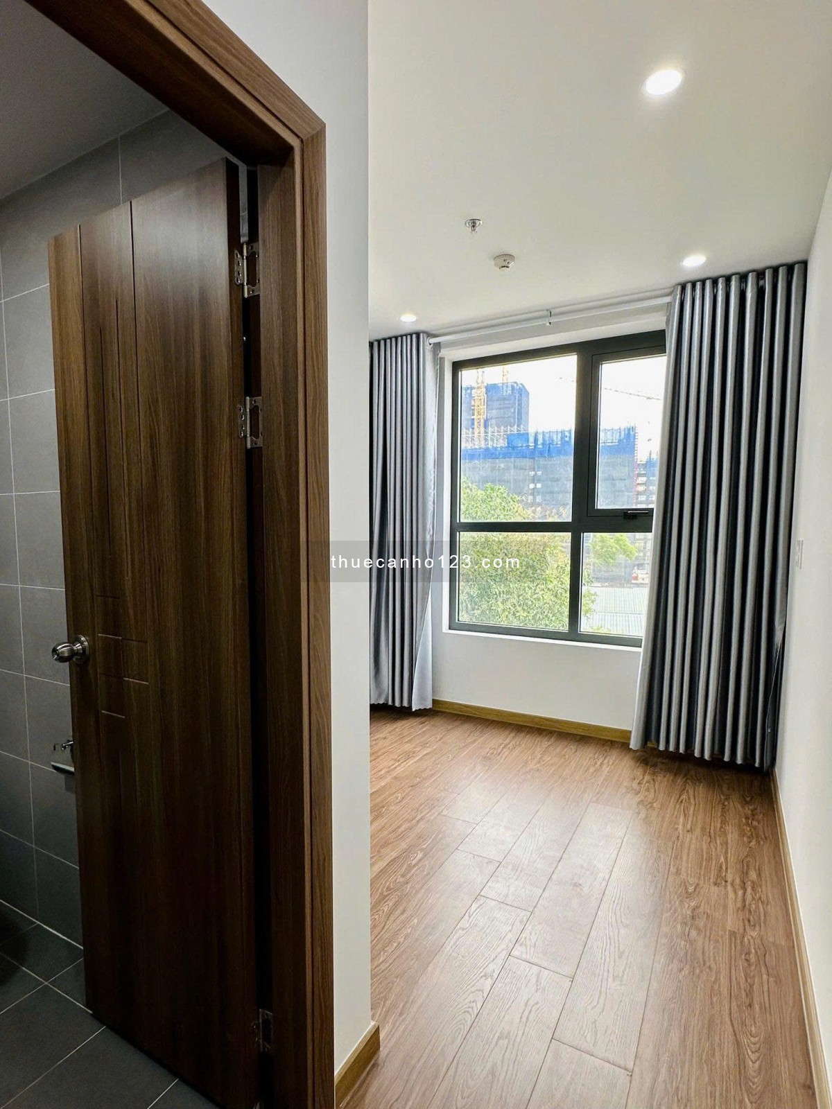 Cao ốc Phú NHuận, Hoàng Minh Giám: 85m2, 2p ngủ, 12,5tr/th