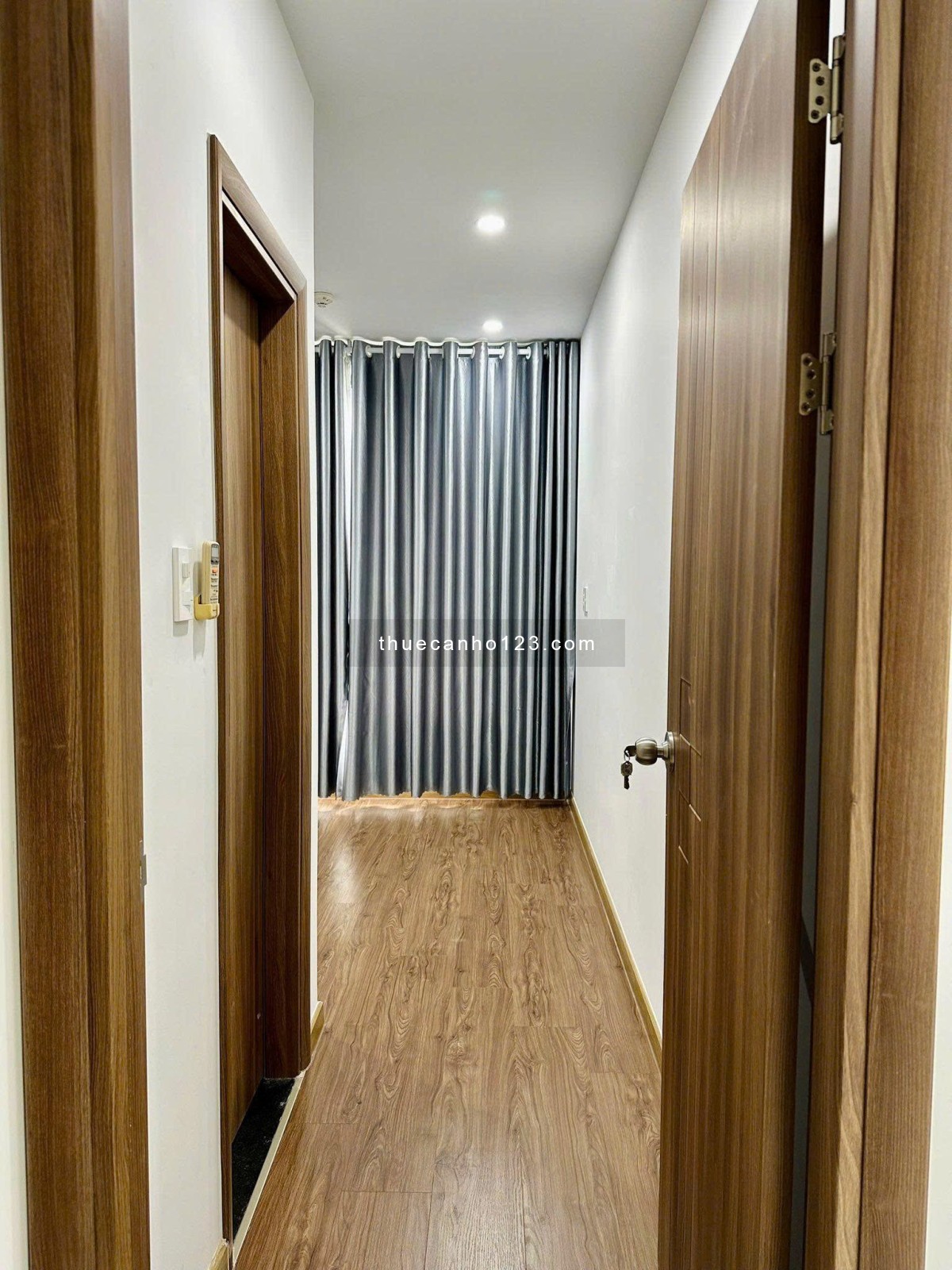 Cao ốc Phú NHuận, Hoàng Minh Giám: 85m2, 2p ngủ, 12,5tr/th