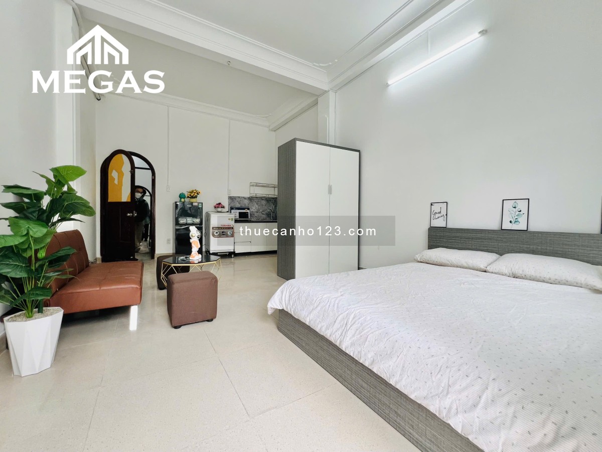 Căn hộ full nội thất - Ban công - Máy giặt riêng - Ngay công viên Phú Lâm.