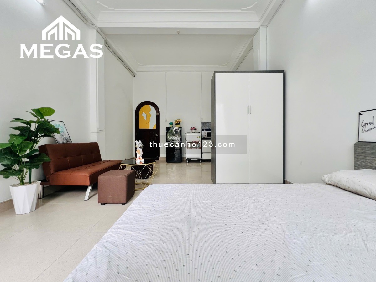 Căn hộ full nội thất - Ban công - Máy giặt riêng - Ngay công viên Phú Lâm.