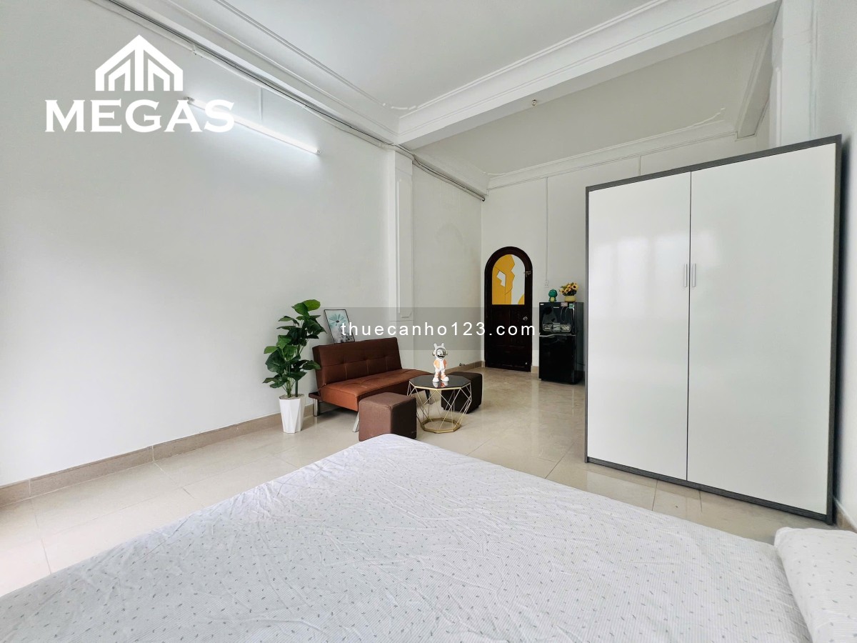 Căn hộ full nội thất - Ban công - Máy giặt riêng - Ngay công viên Phú Lâm.