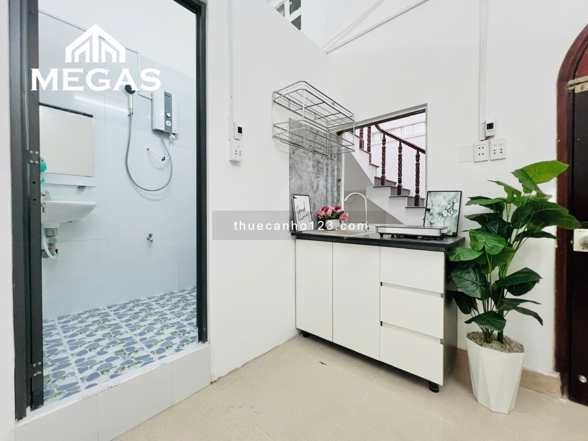 Căn hộ full nội thất mới tinh - Cửa sổ thoáng - Ngay vòng xoay Phú Lâm