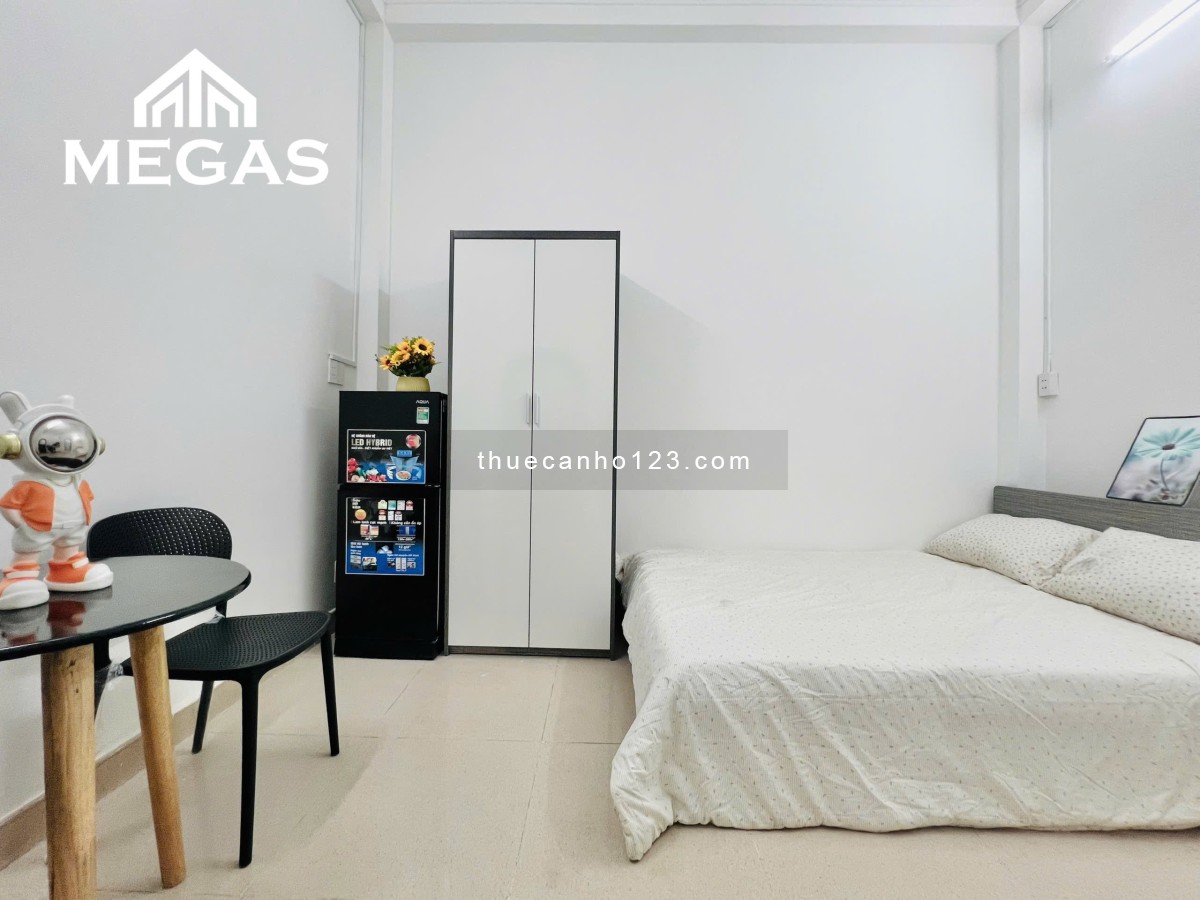 Căn hộ full nội thất mới tinh - Cửa sổ thoáng - Ngay vòng xoay Phú Lâm