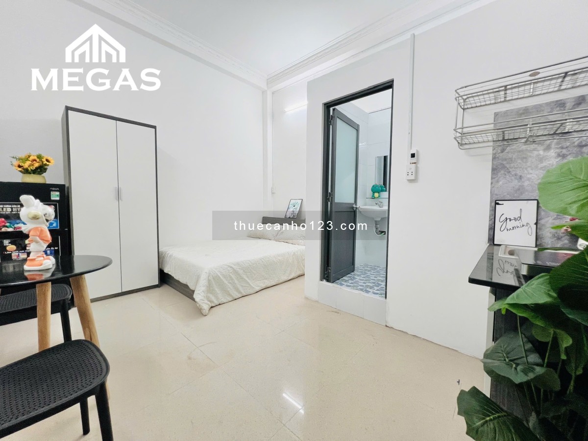 Căn hộ full nội thất mới tinh - Cửa sổ thoáng - Ngay vòng xoay Phú Lâm