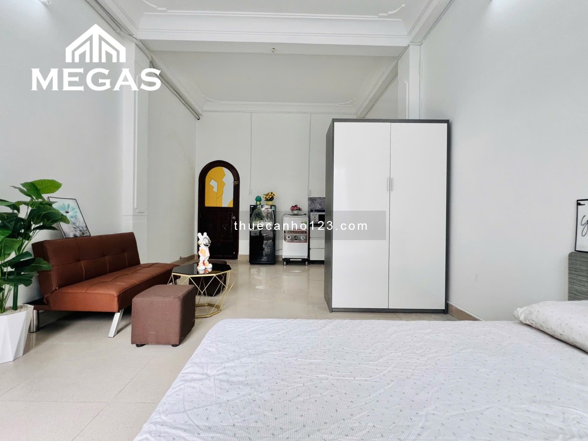 Căn hộ full nội thất - Ban công - Máy giặt riêng - Ngay công viên Phú Lâm.