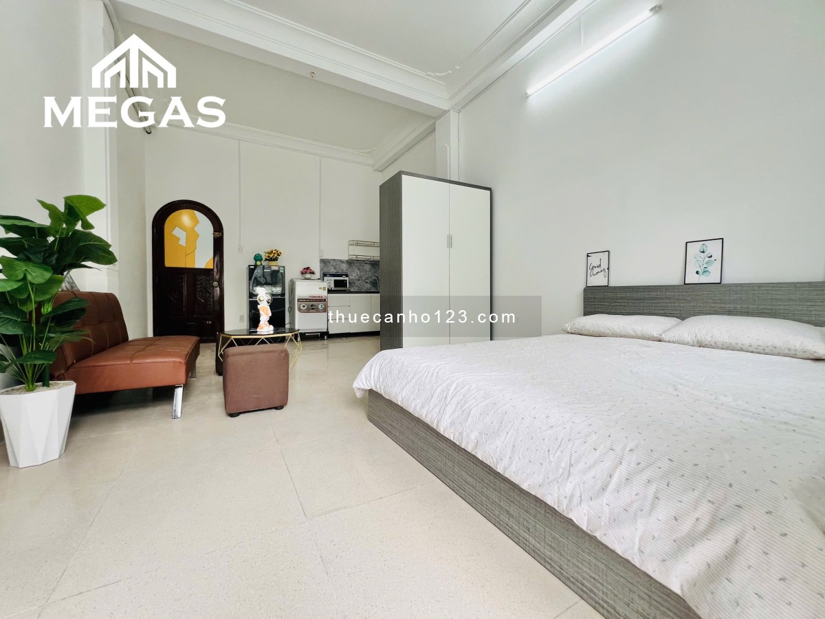 Căn hộ full nội thất - Ban công - Máy giặt riêng - Ngay công viên Phú Lâm.