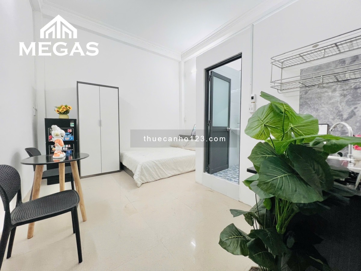 Căn hộ full nội thất mới tinh - Cửa sổ thoáng - Ngay vòng xoay Phú Lâm