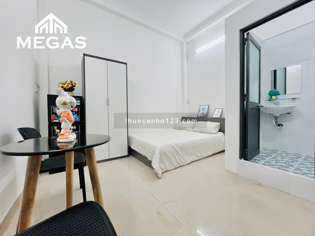 Căn hộ full nội thất mới tinh - Cửa sổ thoáng - Ngay vòng xoay Phú Lâm